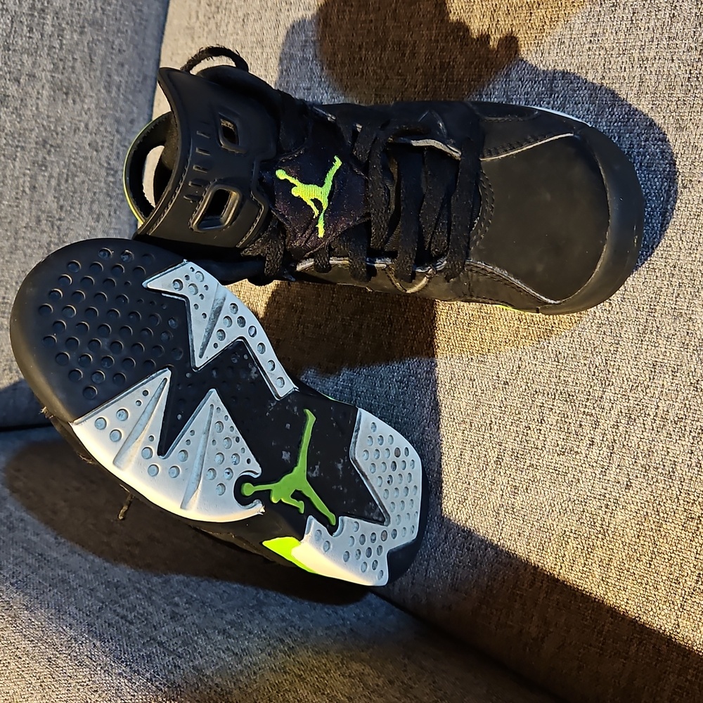 Air Jordan Retro 6 Black and Electric Green Toddler High Tops Size 11 - Picture 3 of 4